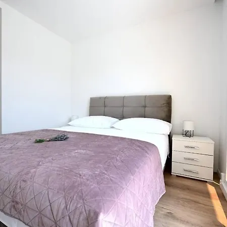 Modern New With Pool, And Jacuzzi Prolozac Villa *