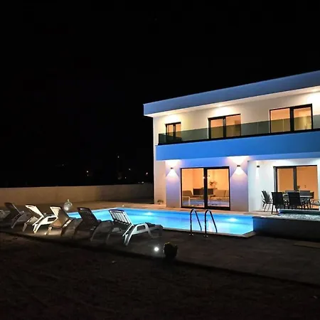 Modern New With Pool, And Jacuzzi Prolozac Villa *